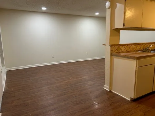 $800 | 4709 Harmon Avenue, Unit 313, Austin, TX 78751