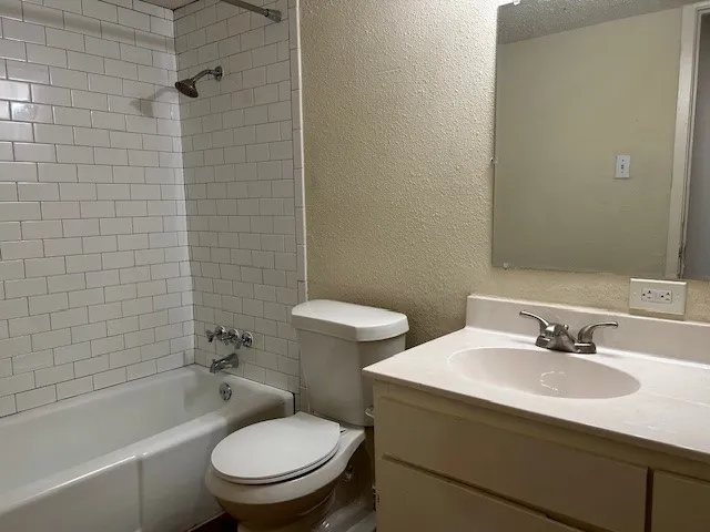 $850 | 4709 Harmon Avenue, Unit 313, Austin, TX 78751