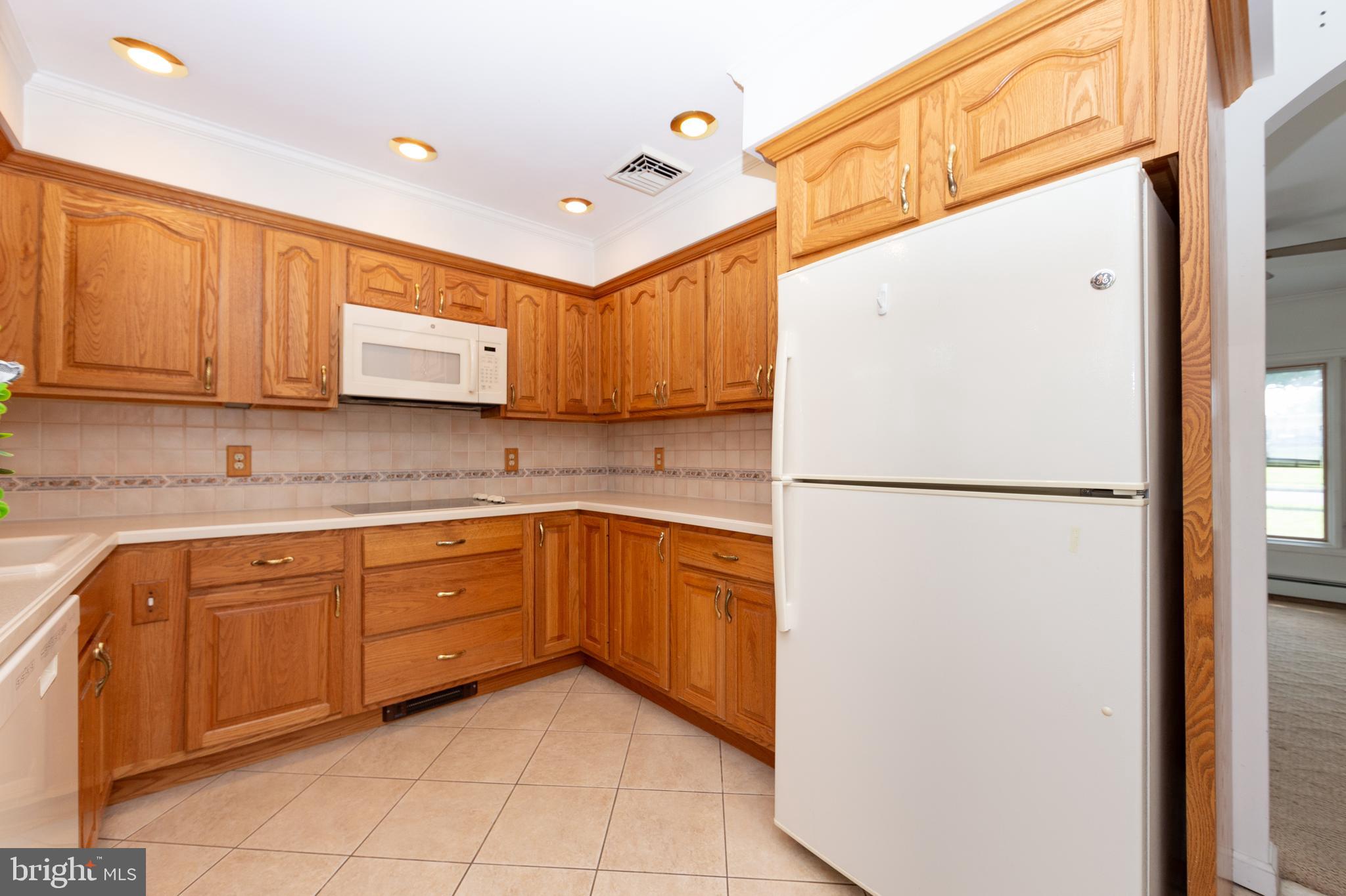 35 Harmony Road Levittown, PA 19056 - Photo 6 of 27 Gallery Image 6