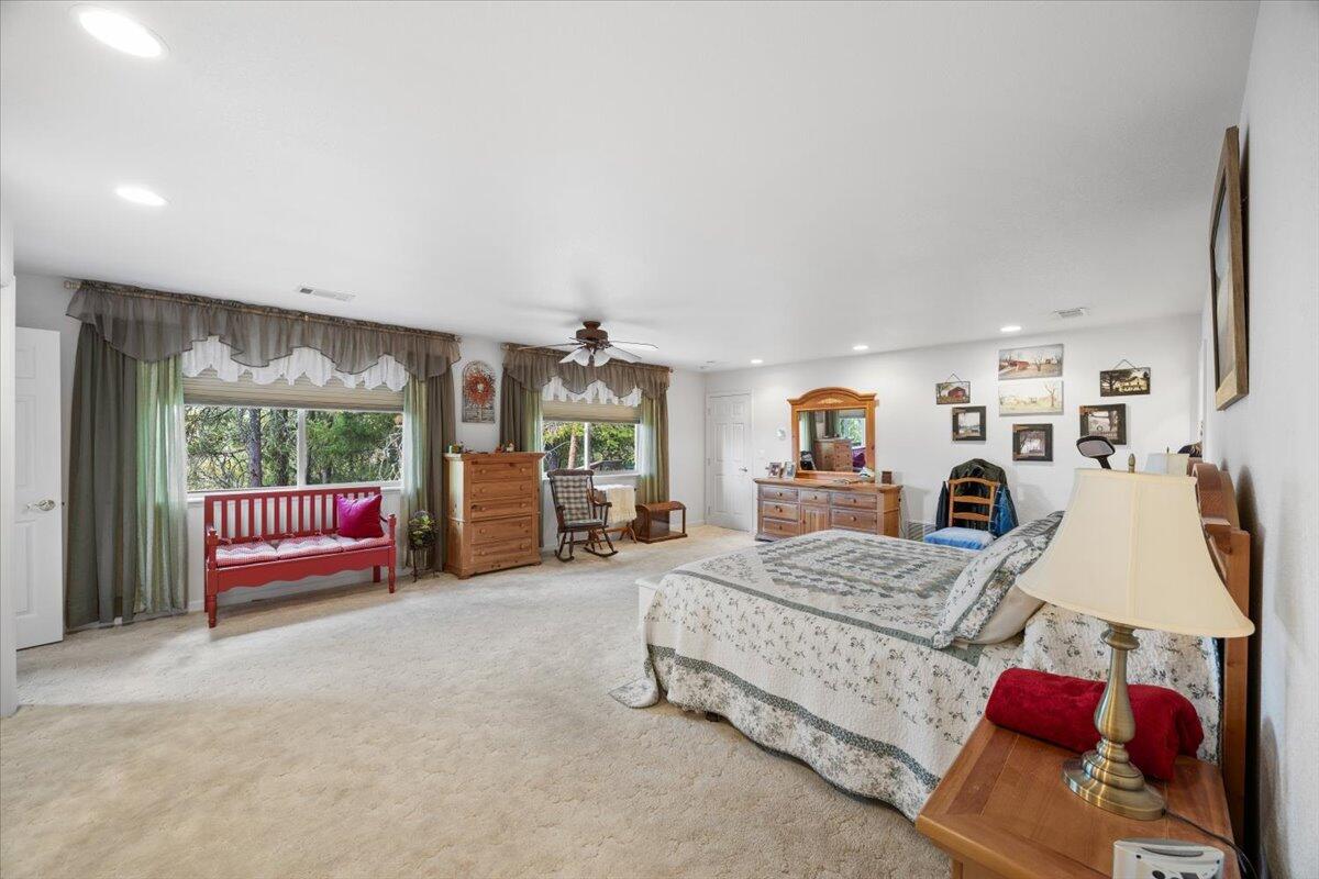 222 Guth Road Grants Pass, OR 97526 - Photo 16 of 48 55-IMG_6611