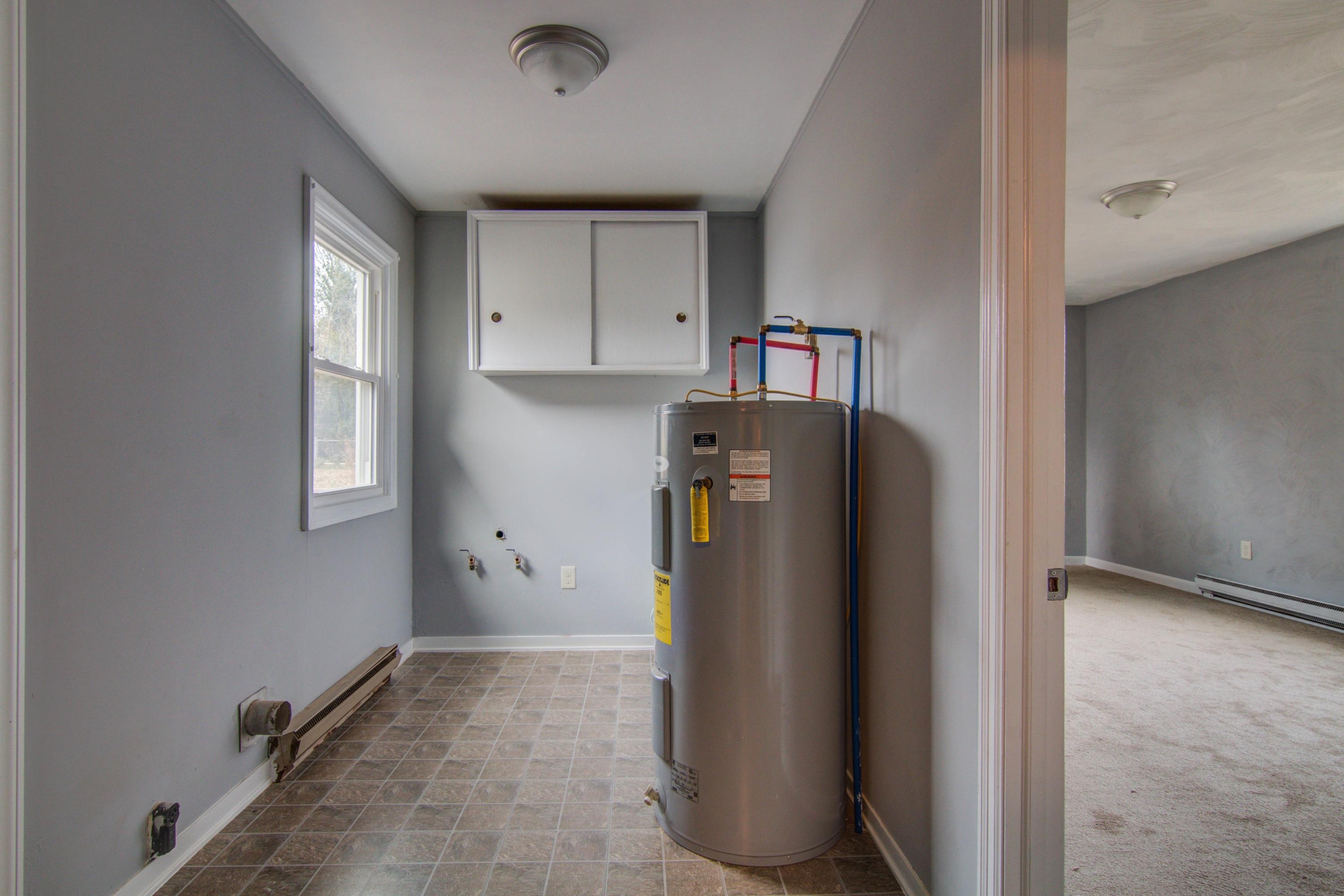 2016 Burma Road Salem, VA 24153 - Photo 10 of 25 Laundry/Utility