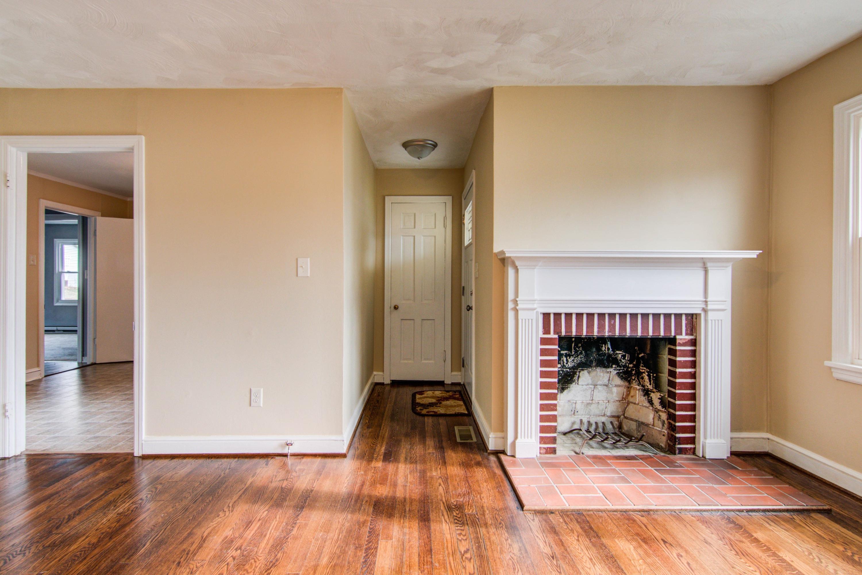 2016 Burma Road Salem, VA 24153 - Photo 3 of 25 Living Rm