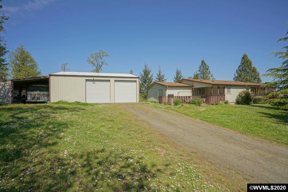 17265 Butler Hill Road Dallas, OR 97338 - Photo 1 of 38 a front view of a house with a yard
