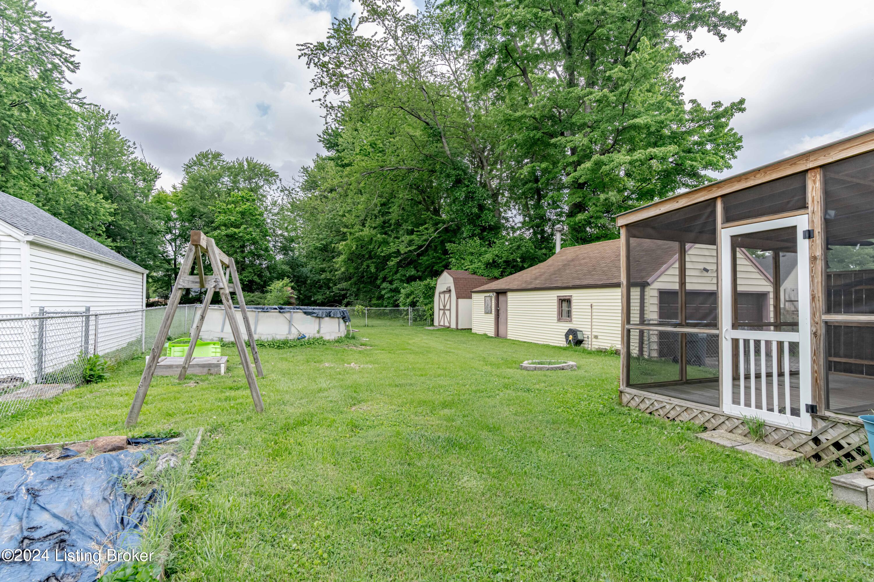 1029 Reeves Road Louisville, KY 40219 - Photo 32 of 34 DSC02262