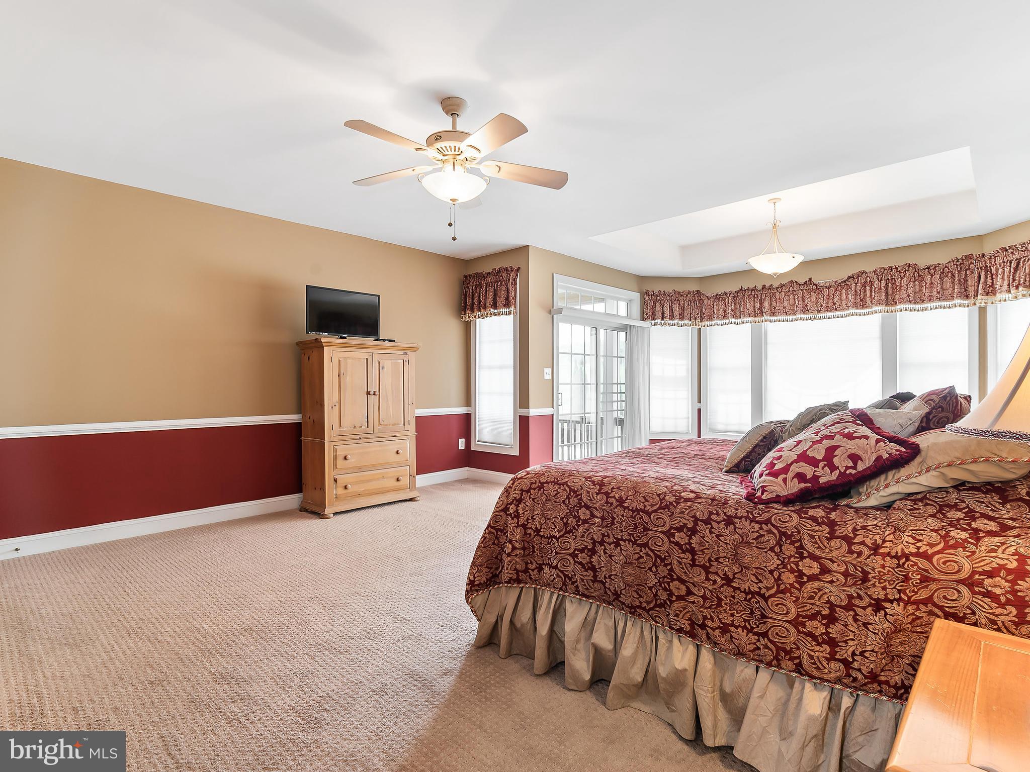 9424 Damascus Road Damascus, MD 20872 - Photo 13 of 30 1st floor master bedroom,