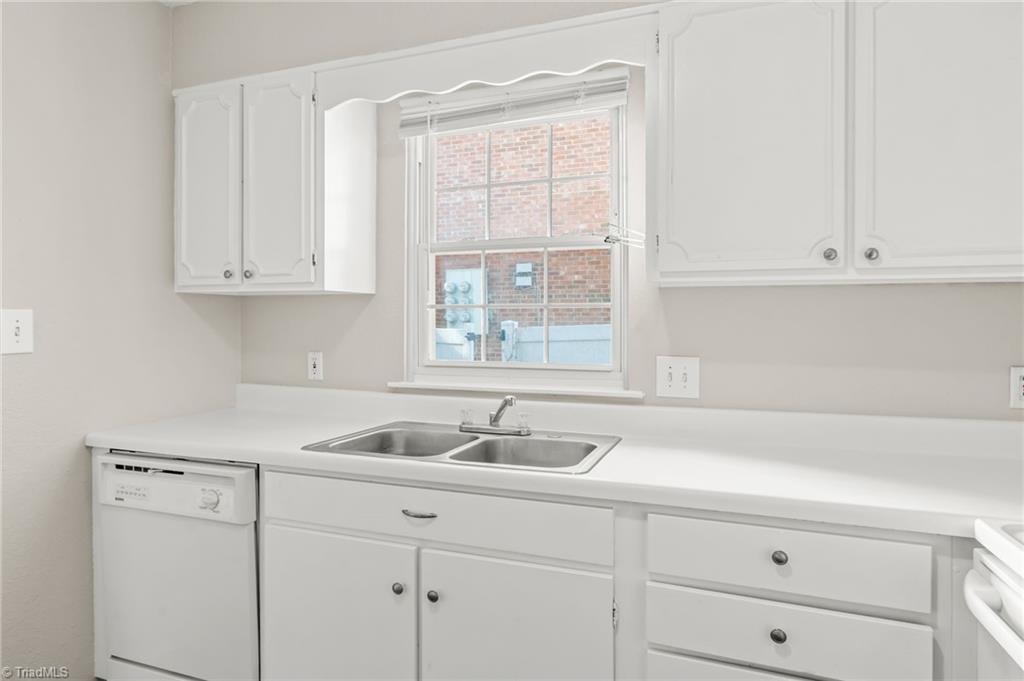 4723 Tower Road Greensboro, NC 27410 - Photo 10 of 31 Gallery Image 10