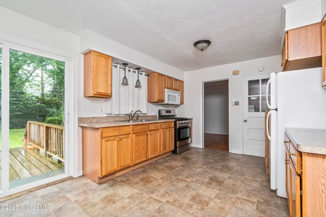 $250,000 | 170 Polsin Drive, Rotterdam, NY 12303