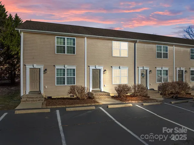 $274,000 | 2 Mdw Gln Drive, Fletcher, NC 28732