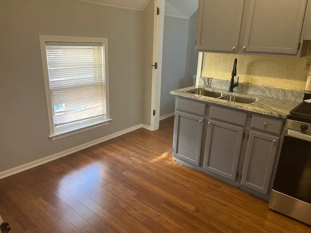 $1,100 | 305 North View Street, Unit 2, Aurora, IL 60506