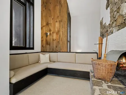 $1,995,000 | 484 Cognewaugh Road, Greenwich, CT 06807