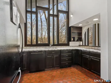 $1,995,000 | 484 Cognewaugh Road, Greenwich, CT 06807