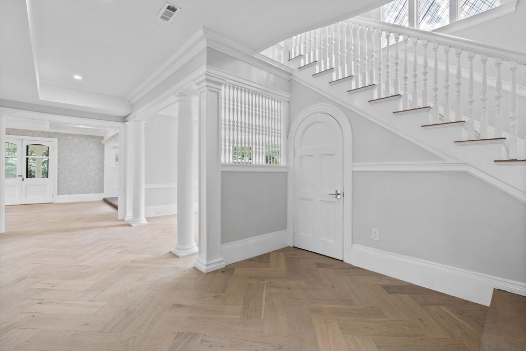 476 Heath Street Brookline, MA 02467 - Photo 8 of 39