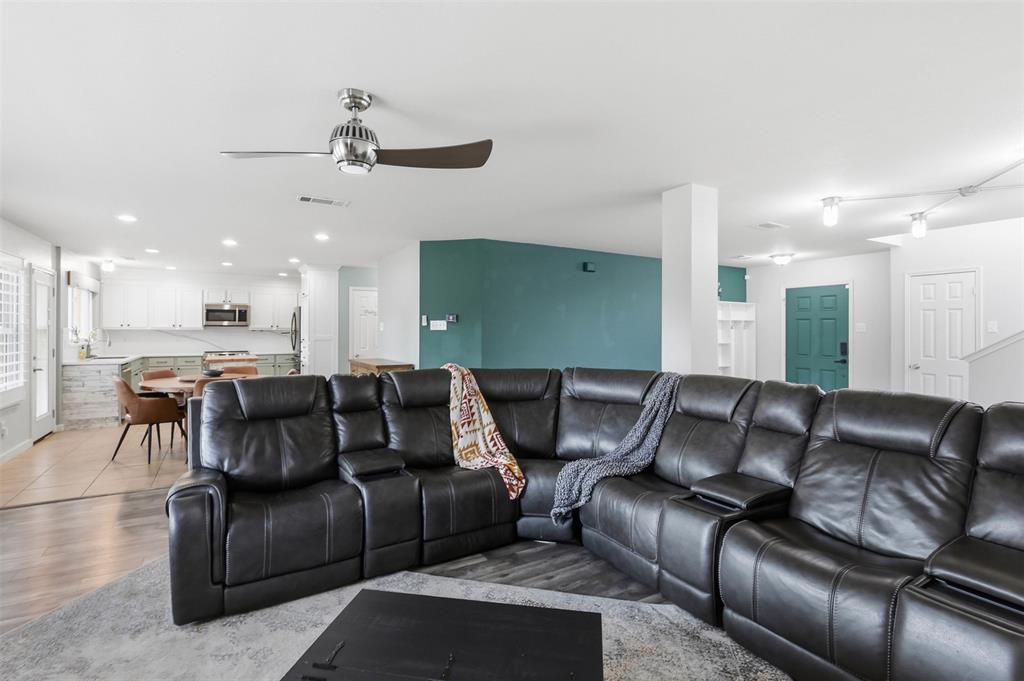 14037 Fontana Road Fort Worth, TX 76262 - Photo 19 of 40