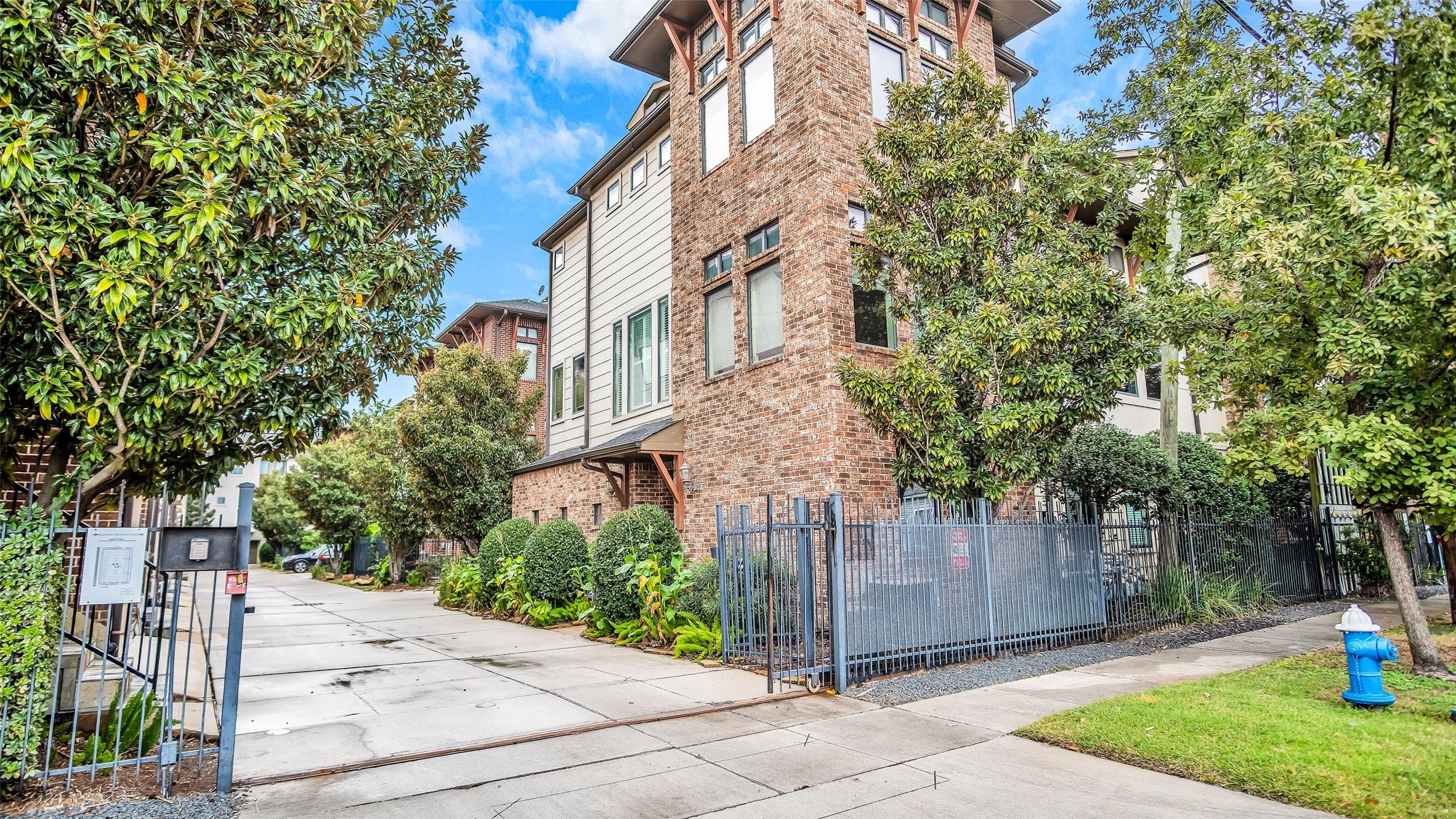 1611 Silver Street Houston, TX 77007 - Photo 2 of 32