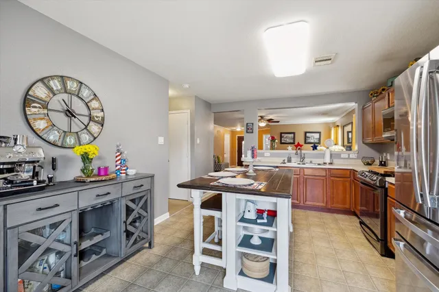 a kitchen that has a lot of cabinets in it