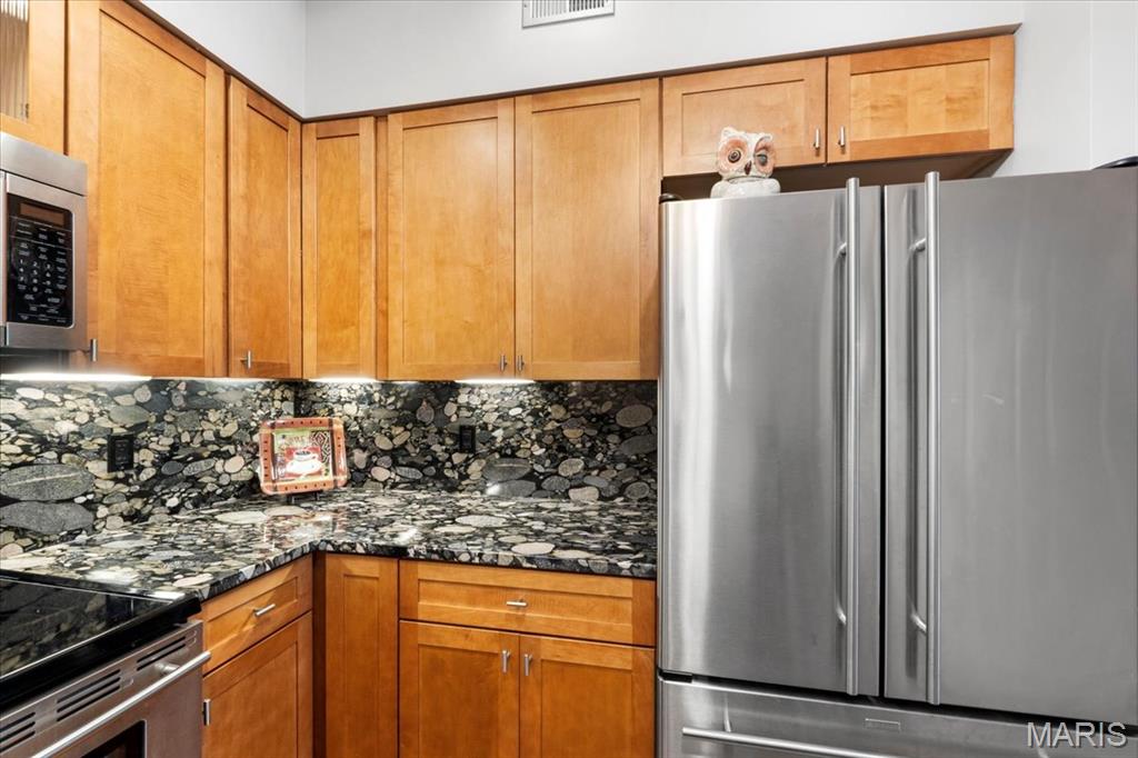 155 North Hanley Road, Unit 207 St. Louis, MO 63105 - Photo 11 of 35