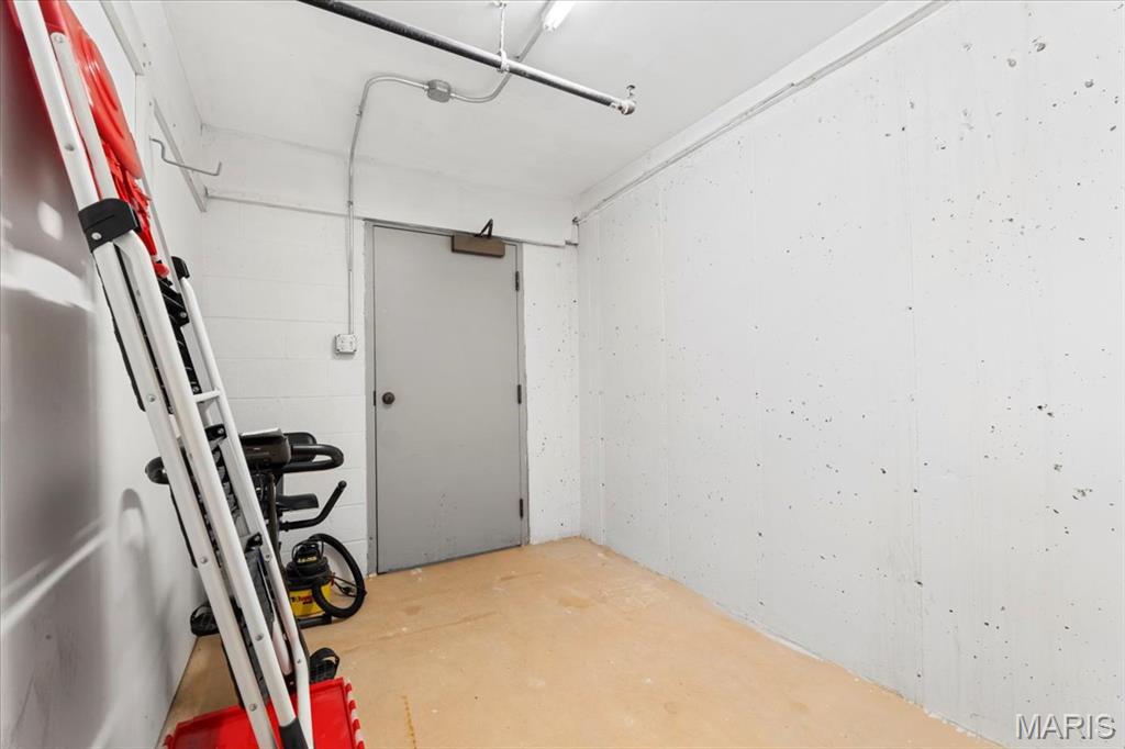 155 North Hanley Road, Unit 207 St. Louis, MO 63105 - Photo 20 of 35