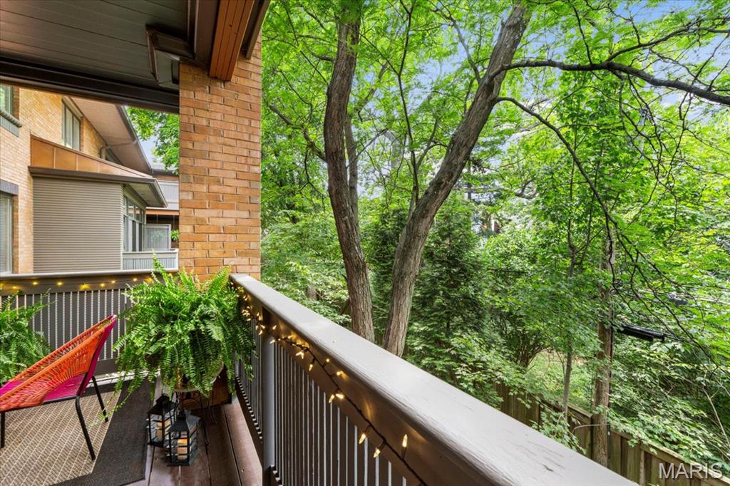 155 North Hanley Road, Unit 207 St. Louis, MO 63105 - Photo 24 of 35