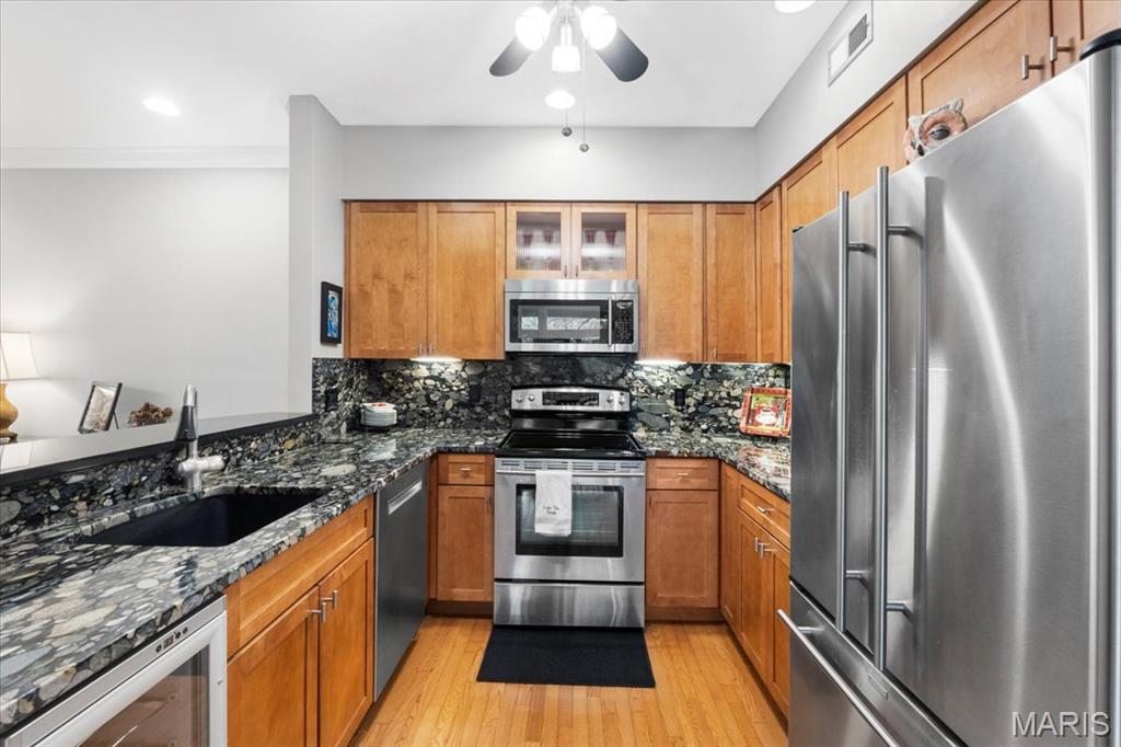 155 North Hanley Road, Unit 207 St. Louis, MO 63105 - Photo 8 of 35