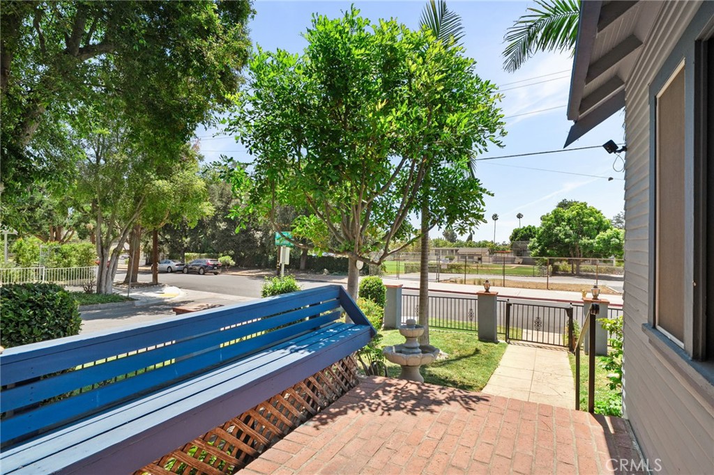 1063 East Rio Grande Street Pasadena, CA 91104 - Photo 5 of 33