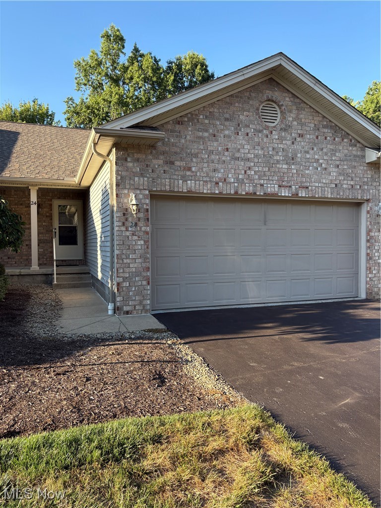 6695 Clingan Road, Unit 24 Youngstown, OH 44514 - Photo 2 of 26