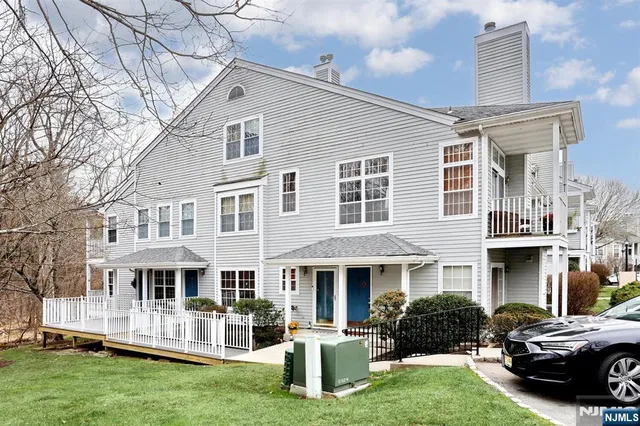 $479,000 | 1141 Hyde Park Court, Mahwah, NJ 07430