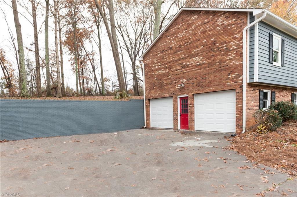 870 Shellhabour Boulevard Rural Hall, NC 27045 - Photo 3 of 22 Gallery Image 3