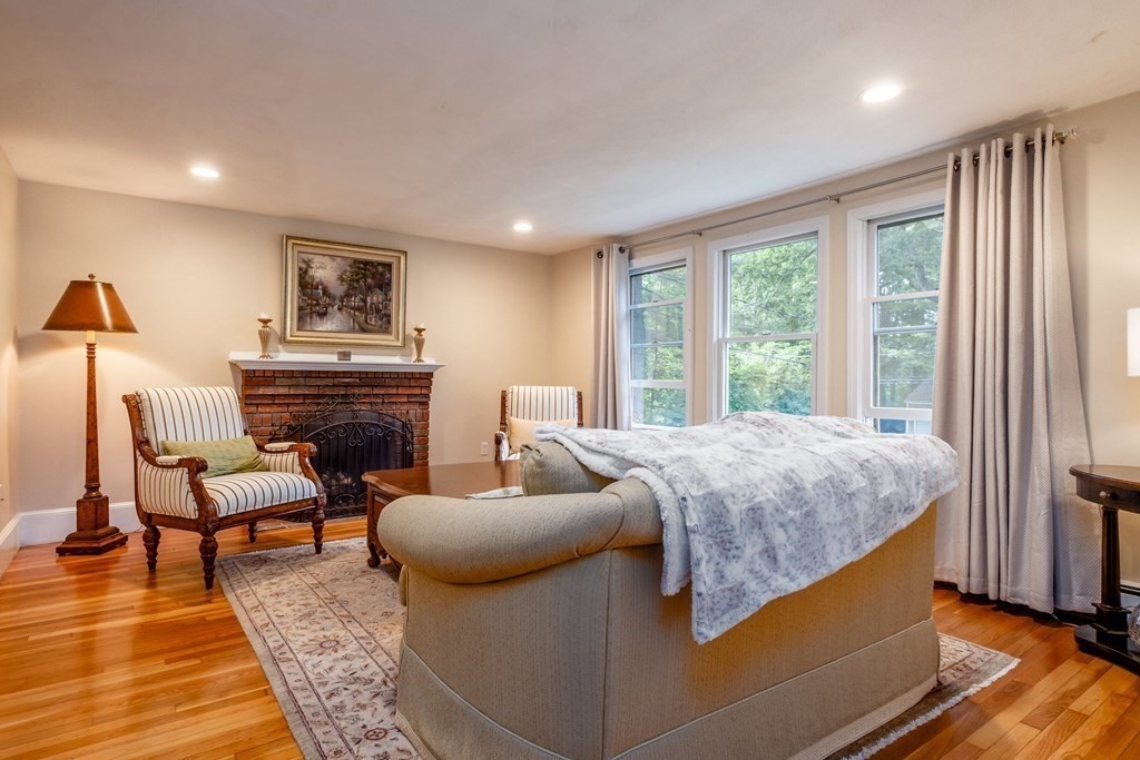 61 High Street Walpole, MA 02081 - Photo 3 of 38