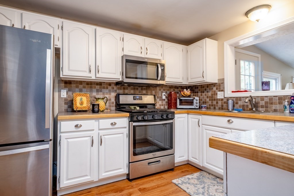 61 High Street Walpole, MA 02081 - Photo 6 of 38