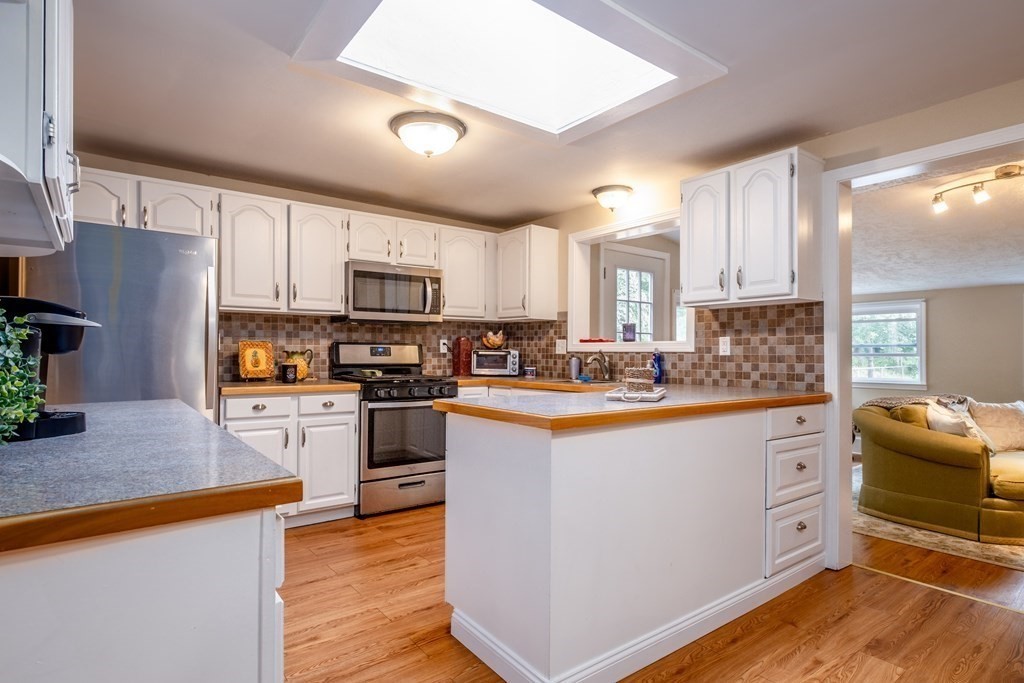 61 High Street Walpole, MA 02081 - Photo 7 of 38