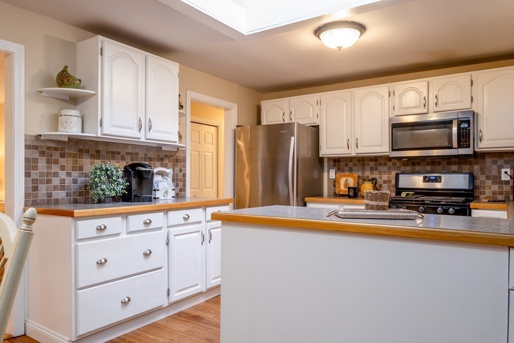 61 High Street Walpole, MA 02081 - Photo 8 of 38