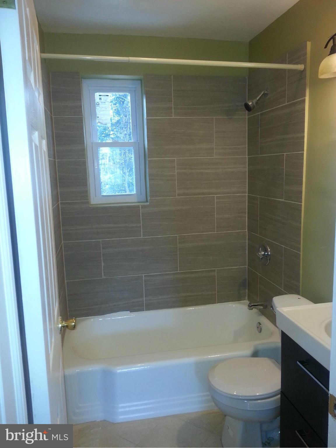 3800 Randolph Road Silver Spring, MD 20902 - Photo 13 of 23 a bathroom with a toilet and a bathtub