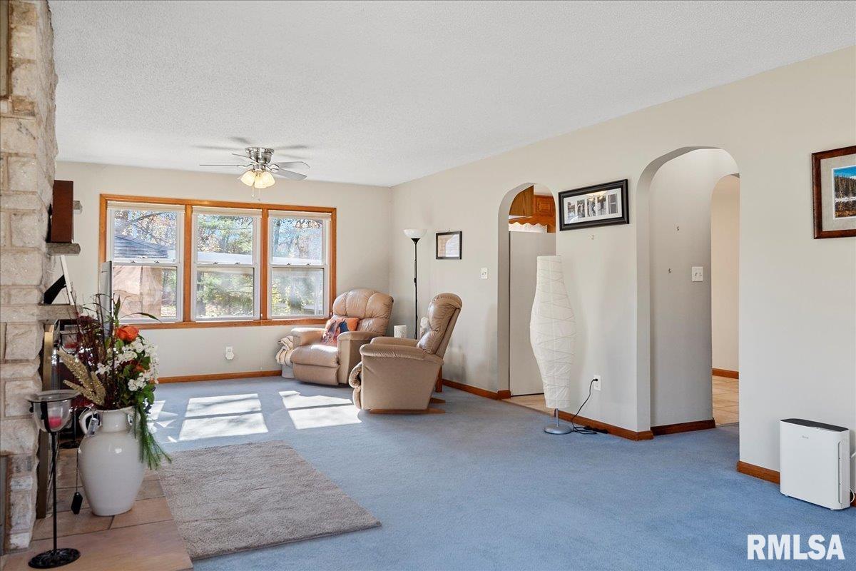 187 Circle Drive Springfield, IL 62703 - Photo 4 of 52