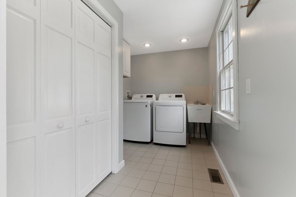 4 Kimball Road Amesbury, MA 01913 - Photo 2 of 40