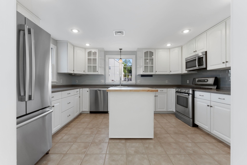 4 Kimball Road Amesbury, MA 01913 - Photo 7 of 40