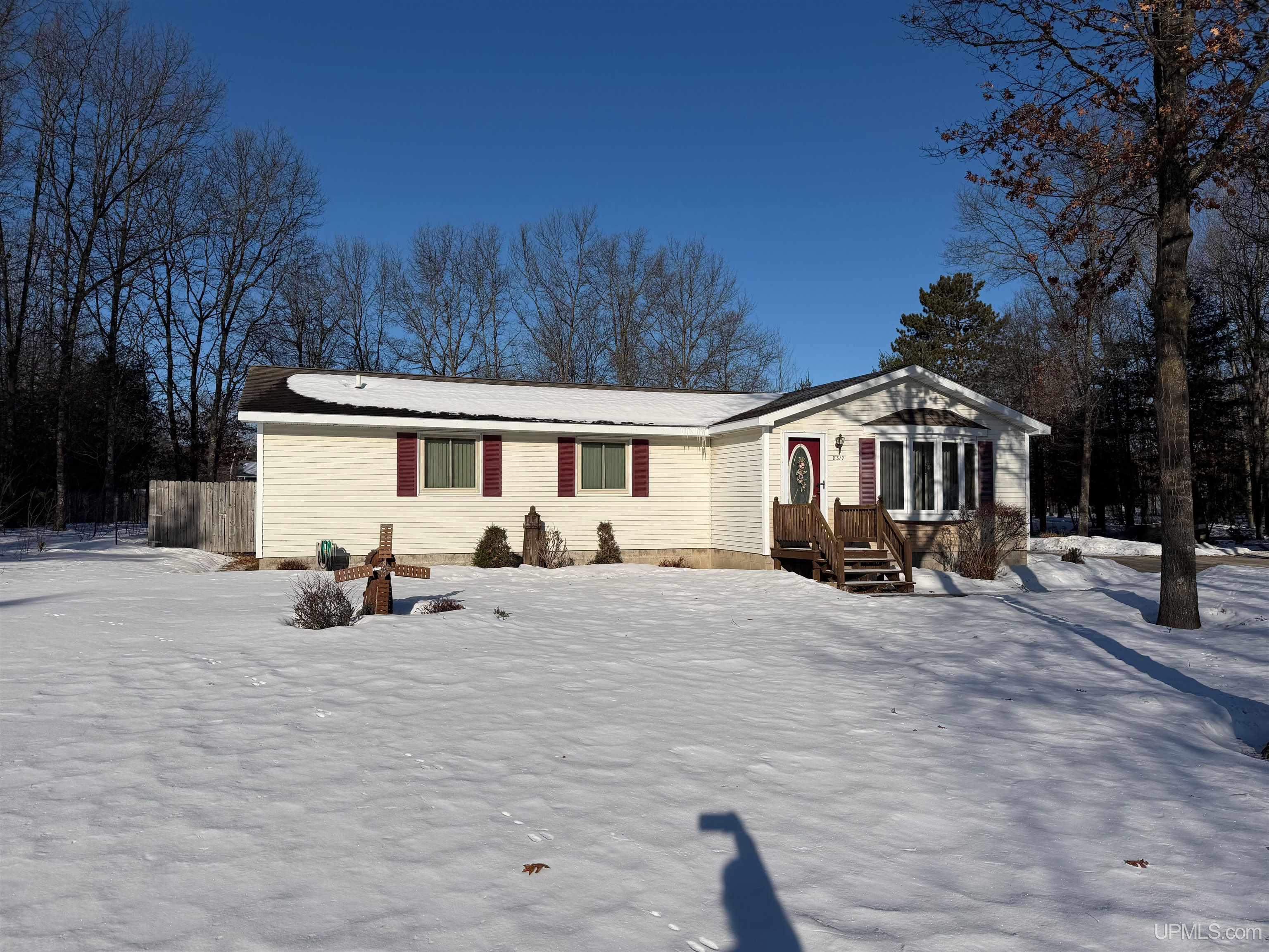 8317 Venture P 2 Gladstone, MI 49837 - Photo 3 of 30