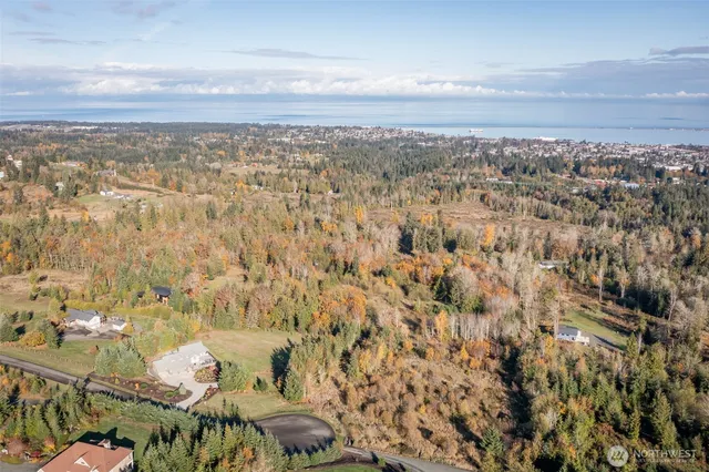 a view of a city street view