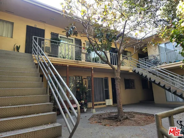 $2,450 | 4106 Rosewood Avenue, Unit 5, Los Angeles, CA 90004