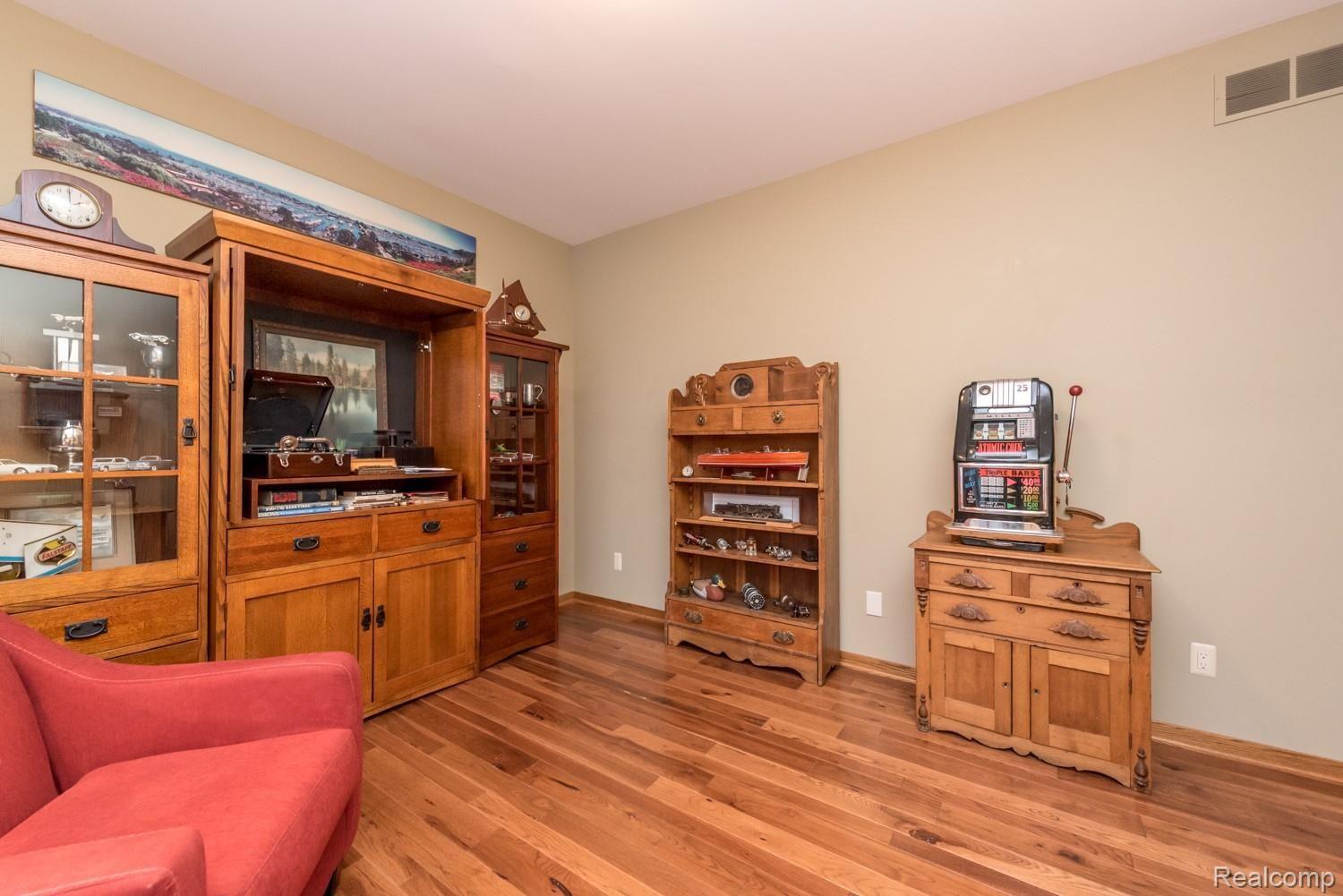 10226 Buhl Road Pinckney, MI 48169 - Photo 22 of 71 D75_6808.jpg