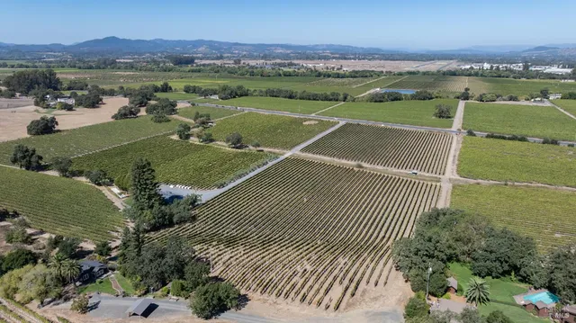 $695,000 | 3000 River Road, Windsor, CA 95492