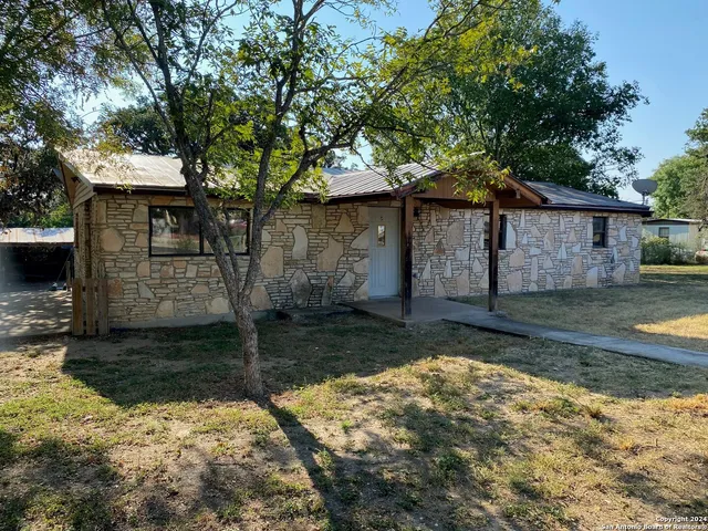 $329,000 | 186 Oakridge Road, Center Point, TX 78010
