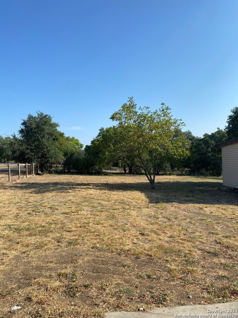 186 Oakridge Road Center Point, TX 78010 - Photo 18 of 29