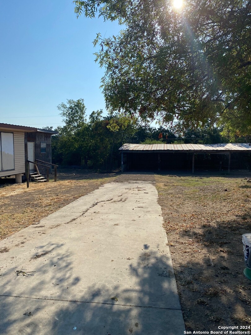 186 Oakridge Road Center Point, TX 78010 - Photo 19 of 29