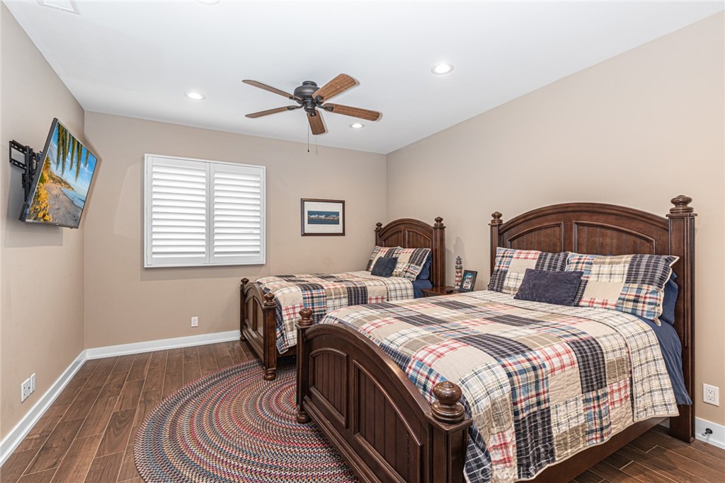 213 34th Street Newport Beach, CA 92663 - Photo 13 of 32 a bedroom with two beds and a window