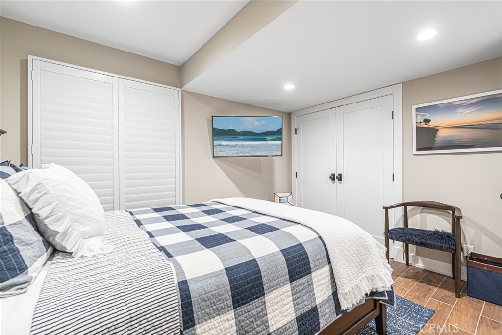 213 34th Street Newport Beach, CA 92663 - Photo 16 of 32 a bedroom with a bed a table and chair