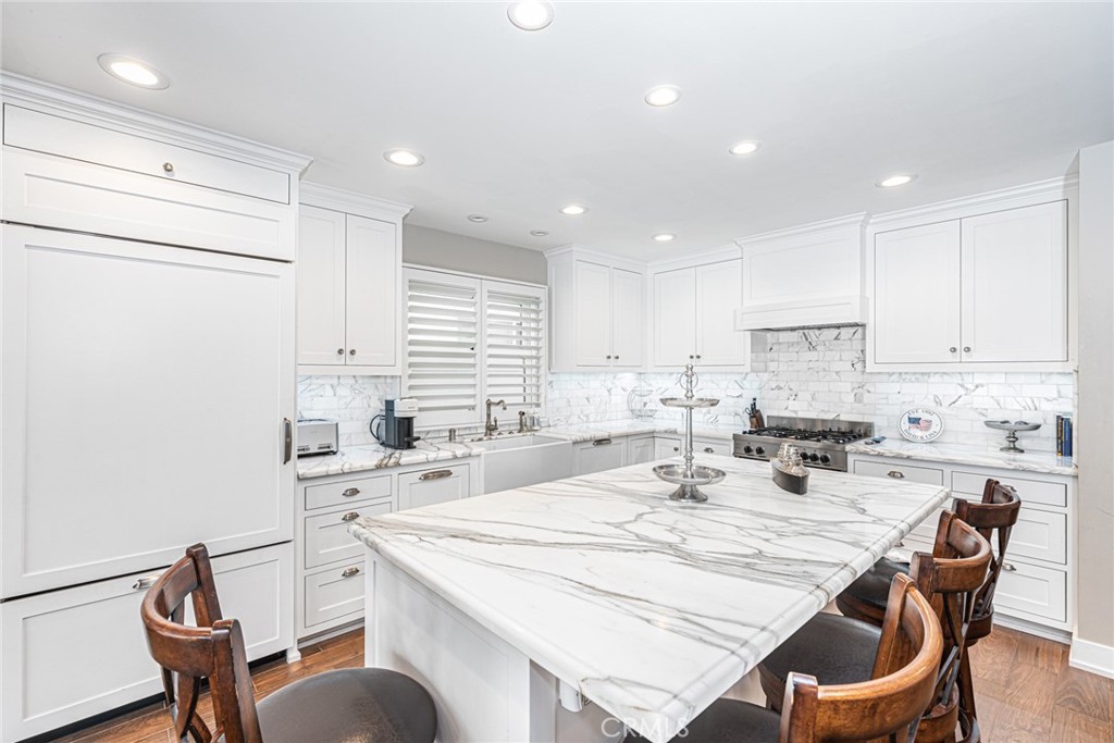 213 34th Street Newport Beach, CA 92663 - Photo 18 of 32 a kitchen with kitchen island a stove a dining table and chairs