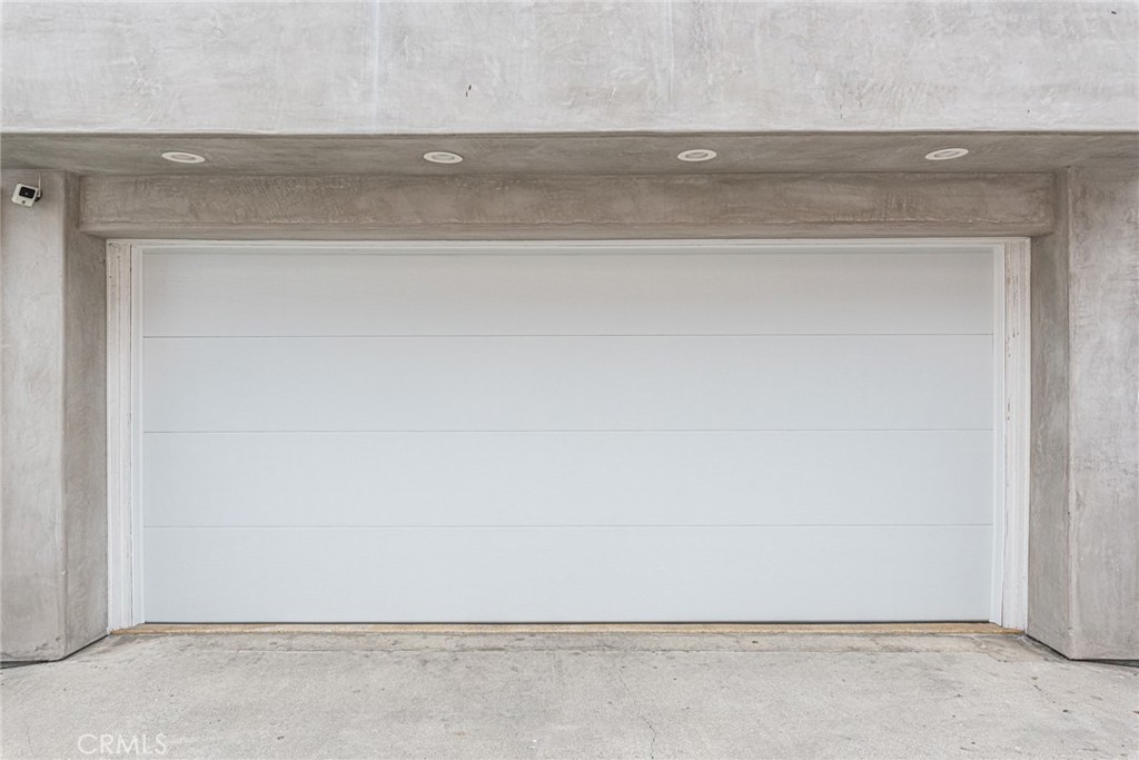 213 34th Street Newport Beach, CA 92663 - Photo 27 of 32 a view of room