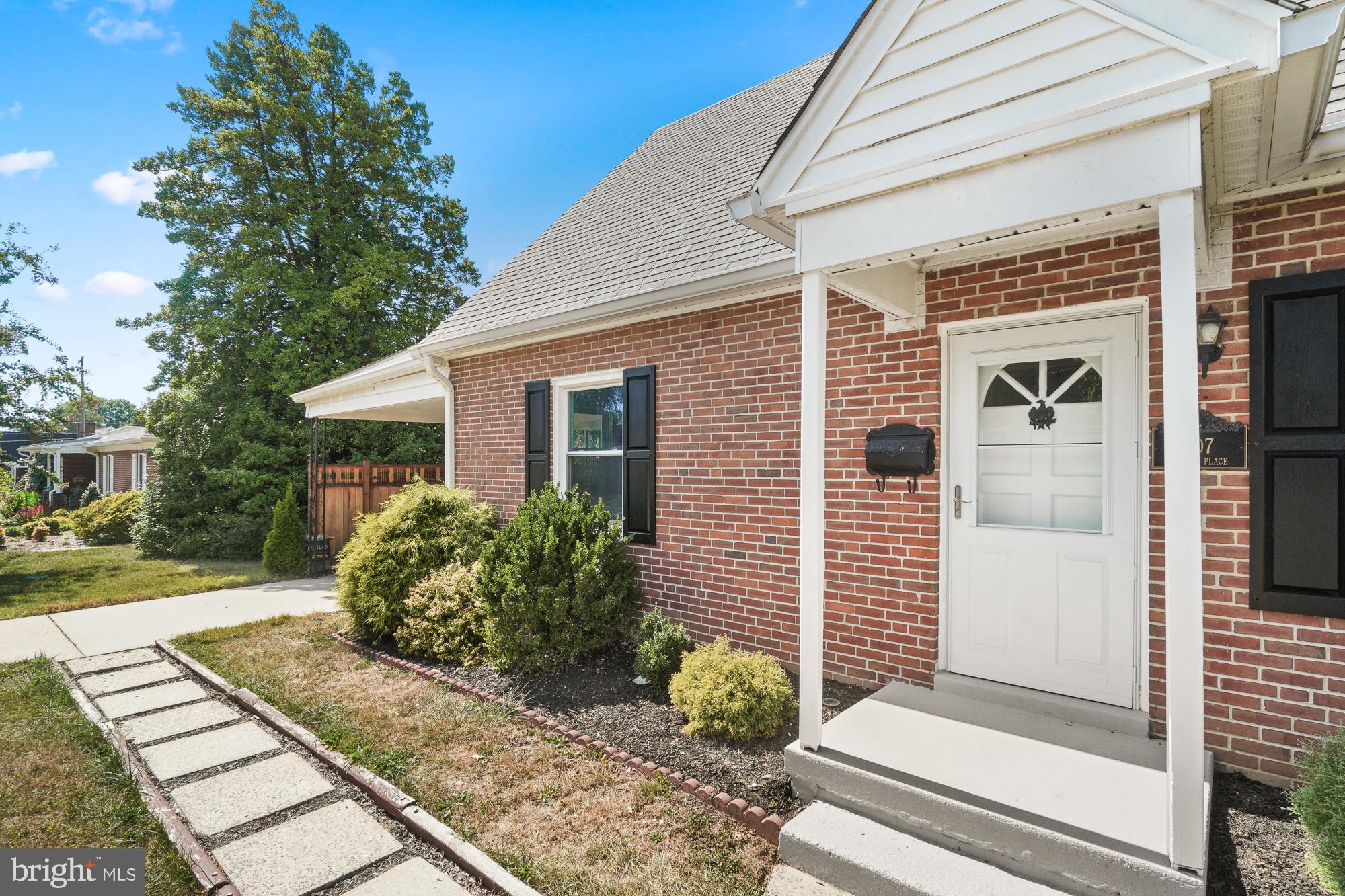 607 Grant Place Frederick, MD 21702 - Photo 5 of 34