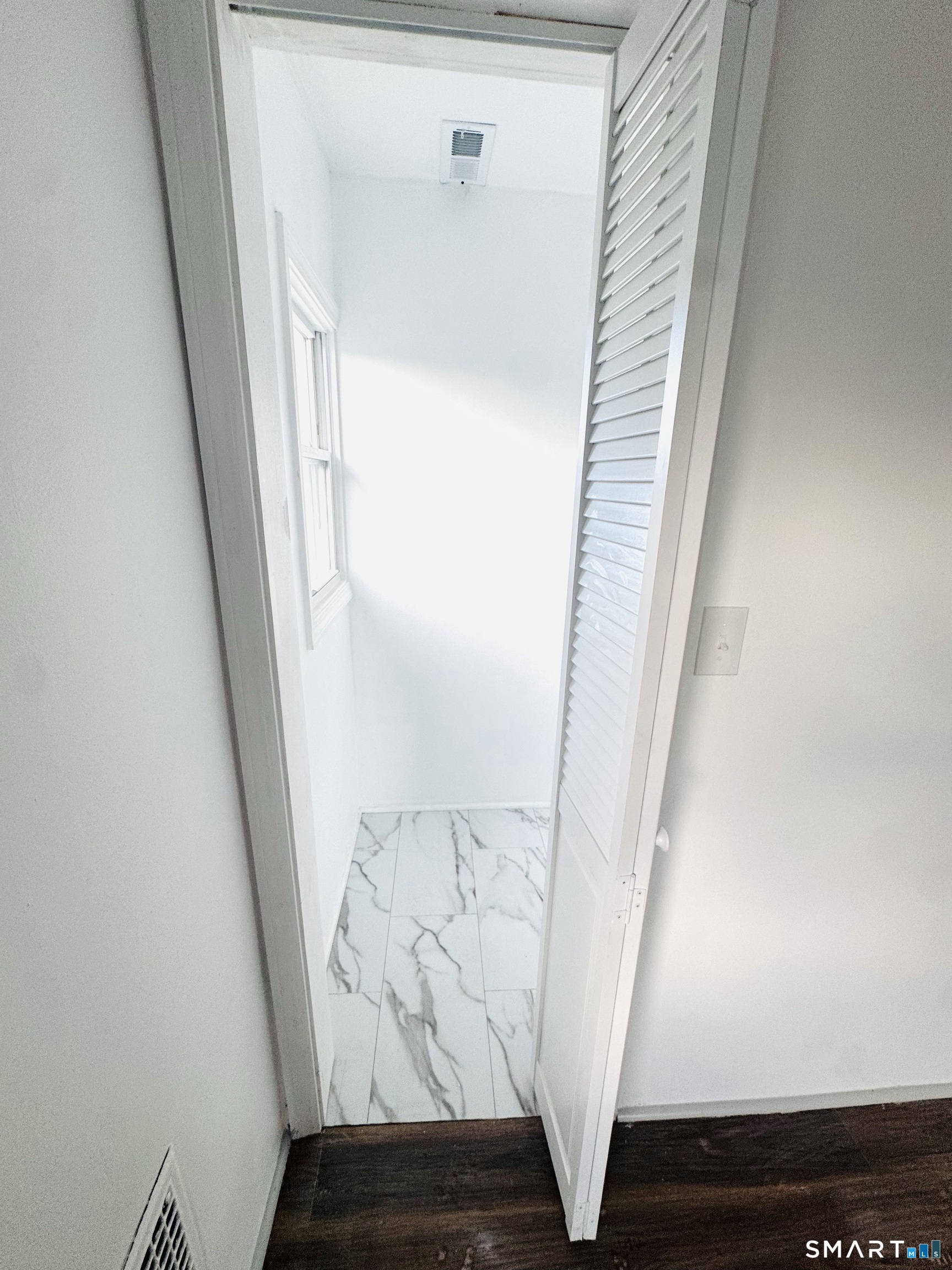 329 Amsterdam Avenue Bridgeport, CT 06606 - Photo 18 of 33