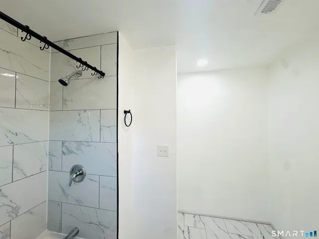 $3,200 | 329 Amsterdam Avenue, Bridgeport, CT 06606